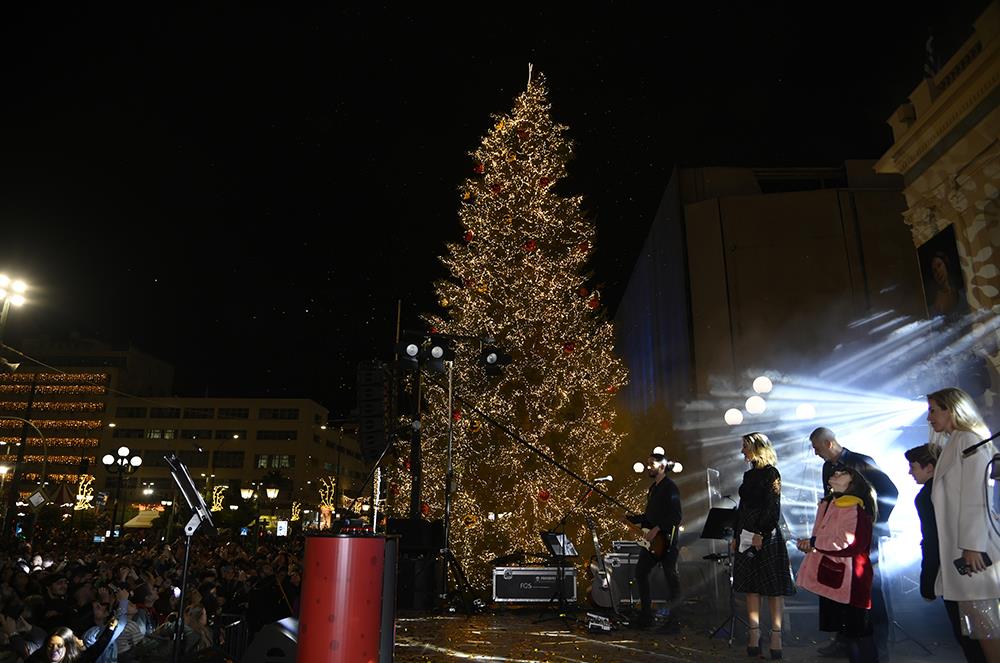 ΦΩΤΑΓΩΓΗΣΗ - ΧΡΙΣΤΟΥΓΕΝΝΙΑΤΙΚΟ ΔΕΝΔΡΟ - ΠΕΙΡΑΙΑΣ