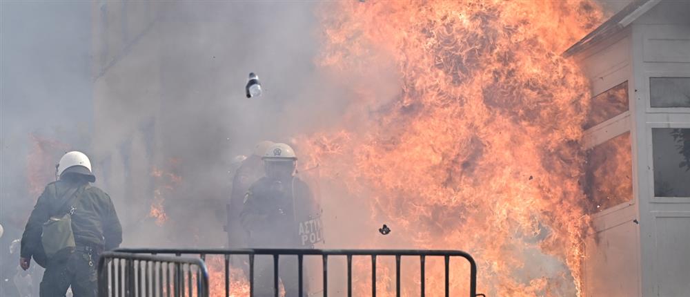 Φωτιά - Τέμπη - μολοτοφ - Τέμπη - Πορεία - Αστυνομία - Επεισόδια