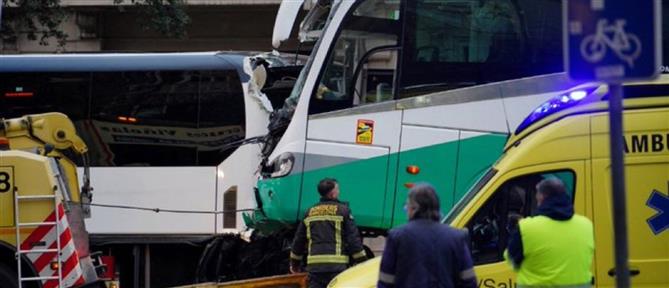 Βαρκελώνη: Σύγκρουση τουριστικών λεωφορείων - Πολλοί τραυματίες, οι τέσσερις σοβαρά (βίντεο)