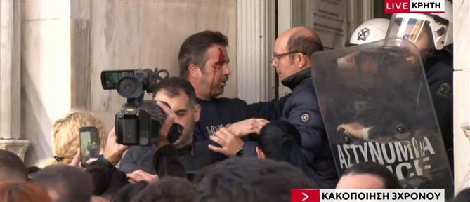 Κακοποίηση 3χρονου: Επεισόδια έξω από τα δικαστήρια Ηρακλείου (βίντεο)