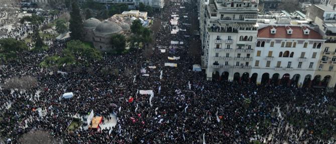 Τέμπη - Θεσσαλονίκη: Πλήθος κόσμου συμμετέχει στο συλλαλητήριο (εικόνες)