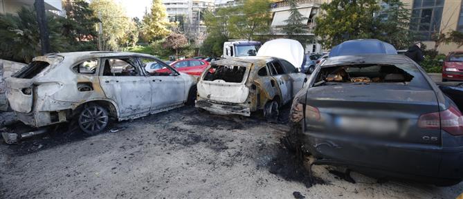 Φωτιά στα Πατήσια: 7 αυτοκίνητα καταστράφηκαν ολοσχερώς