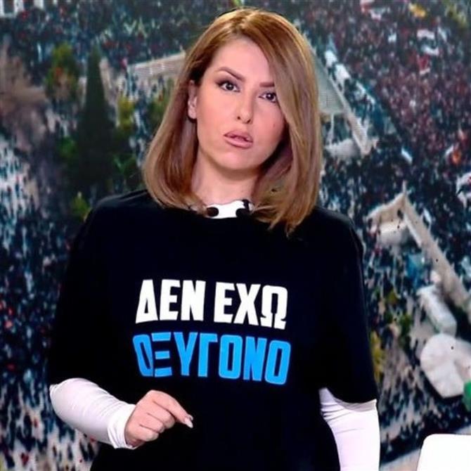 Αναστασία Γιάμαλη: Φόρεσε on air T- Shirt για τα θύματα των Τεμπών - "Κατανοώ ότι ξεπερνάω τα δημοσιογραφικά όρια"